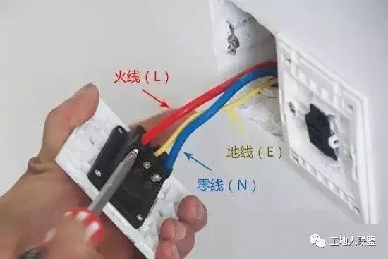 5孔插座接线资料下载-为什么220v五孔插座电压插上电器不运行？