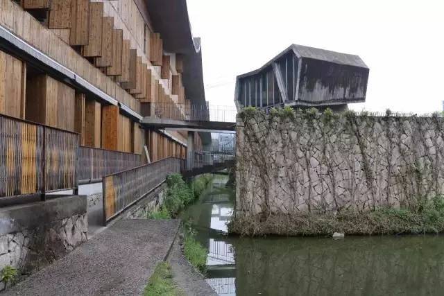 他是中国建筑狂人，骂过大师骂过市委书记，却甘愿对农民低声下气_33