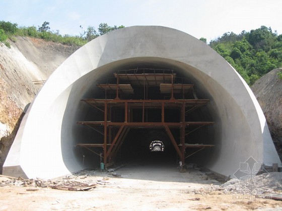 铁路隧道洞门技术交底资料下载-高速铁路隧道等宽斜切式洞门施工技术交底