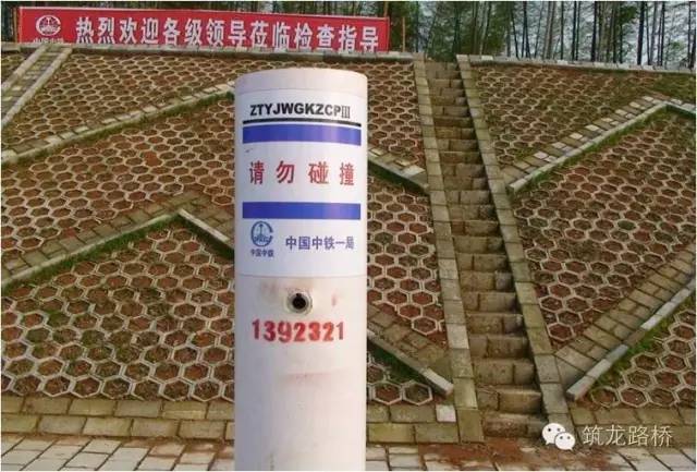 地铁轨道整体道床验收资料下载-铁路轨道主要施工工艺流程，有图有真相！