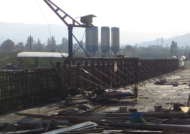 园林铺装路面施工方案资料下载-上跨铁路桥箱梁架设及桥面铺装施工方案