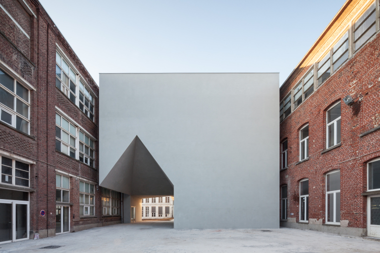 内蒙古工业大学建筑系馆资料下载-比利时融在旧工厂中的建筑系馆