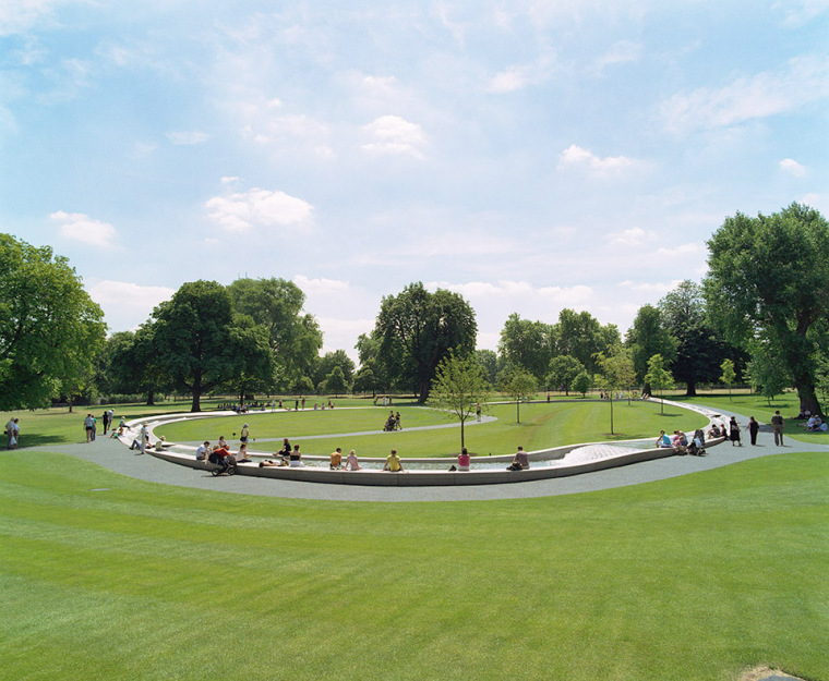 经典公园设计资料下载-多年经典，伦敦海德公园内的戴安娜王妃纪念泉