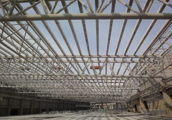 40米跨度拱形桁架资料下载-[QC]54米大跨度管屋顶钢桁架整体安装工法