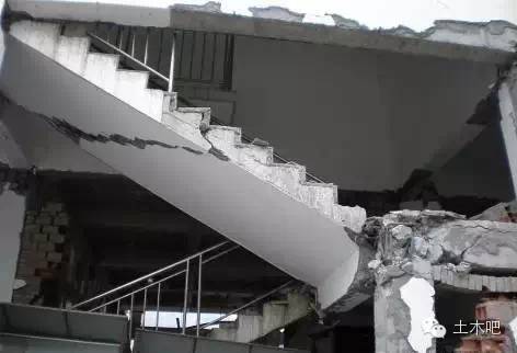 汶川地震建筑图资料下载-[防震减灾]抗震设计中不可忽视的楼梯注意事项！