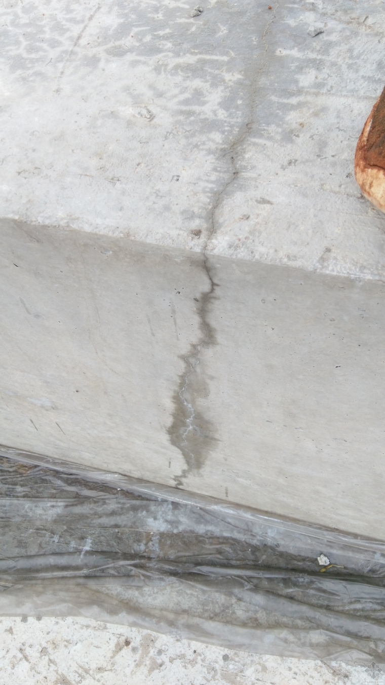 垫石施工资料下载-高铁支承垫石架梁之前裂缝，需要怎么处理
