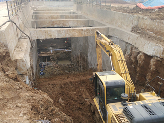 地铁基坑测量资料下载-武汉地铁光谷六路站4号出入口基坑开挖完工