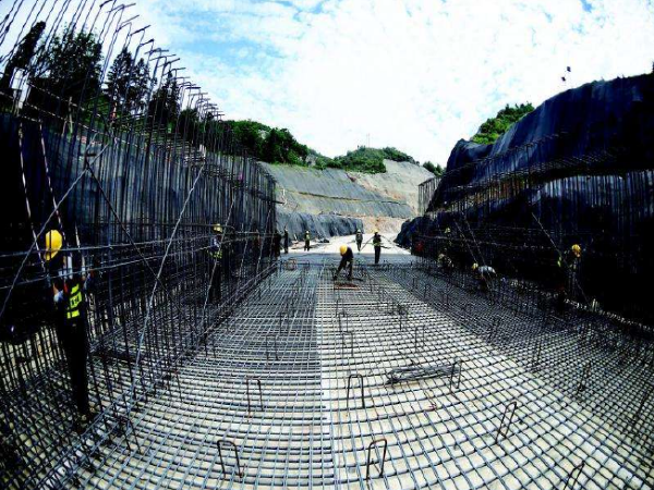 地下管廊综合规划资料下载-让城市管线搬进地下‘公寓’” 地下管廊为居民解决城市难题