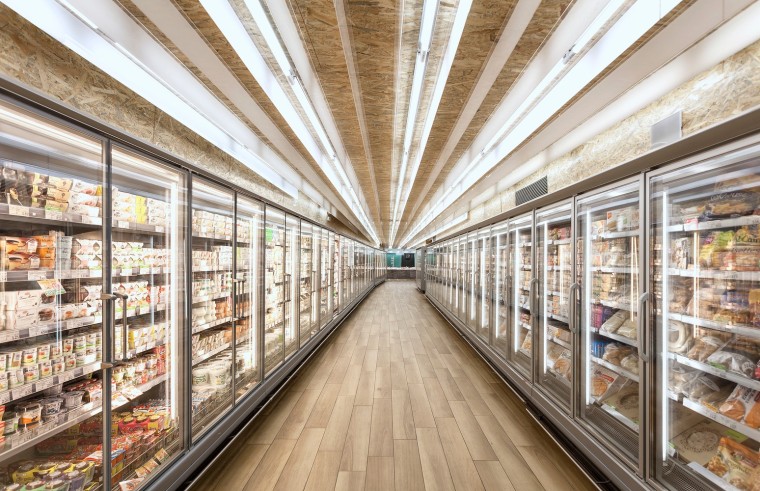 穿孔铝板吸引墙面资料下载-清新而前卫，让人产生购物欲望的萨诺普洛斯超市
