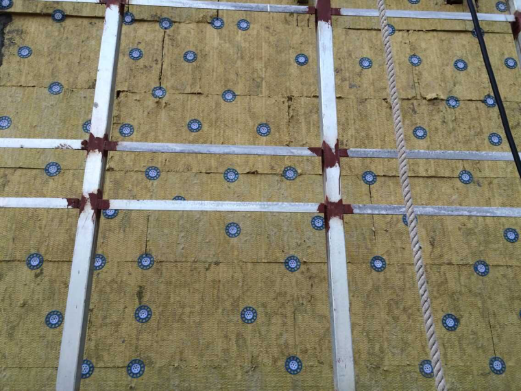 隔音棉岩棉板安装资料下载-岩棉板外墙外保温工程质量控制培训讲义