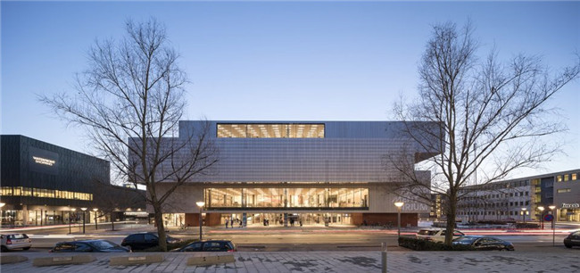 铝板结构资料下载-哥本哈根金属冲孔网板冲孔铝板覆盖下的新科学实验馆