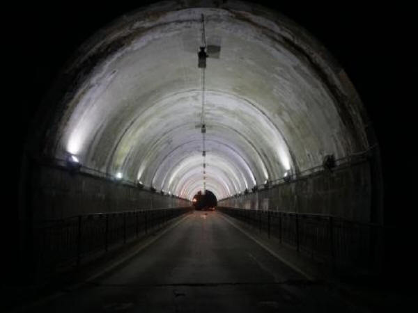 隧道病害图资料下载-隧道病害形成的原因及整治的措施