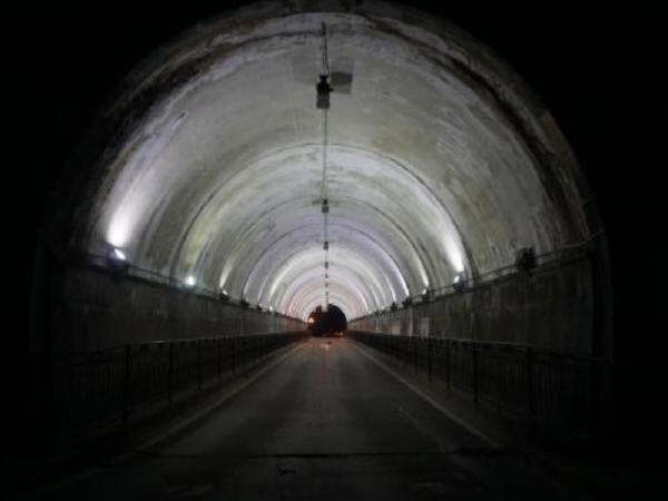 既有铁路隧道病害整治资料下载-隧道病害形成的原因及整治的措施