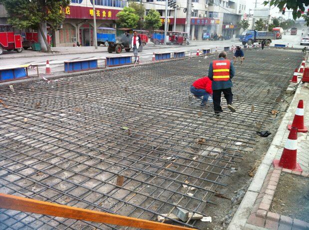 《市政道路工程》课程讲义303页PPT(图片丰富)-水泥混凝土面层施工