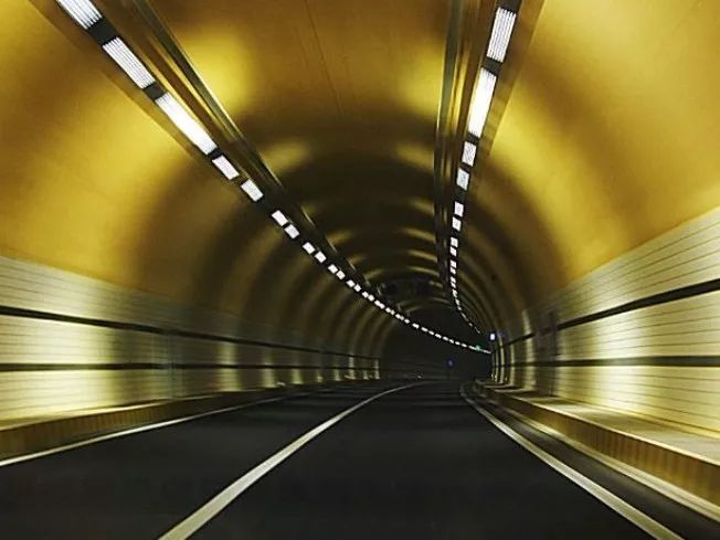 轮廓反光设施中高速公路隧道工程应用_3