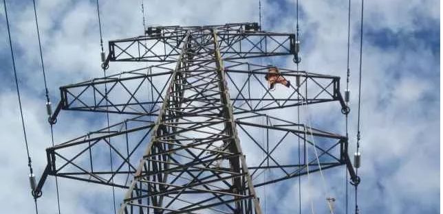 架空基本线路资料下载-输电线路避雷器的选择与安装