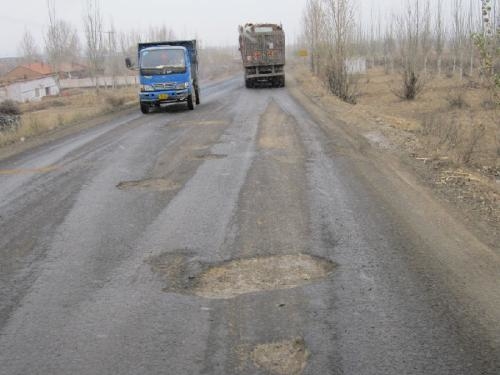 道路设计与环境保护资料下载-道路小修养护工程施工组织设计