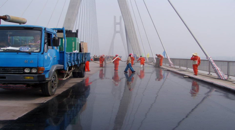 浅谈植筋施工技术资料下载-大跨径钢桥面铺装施工技术