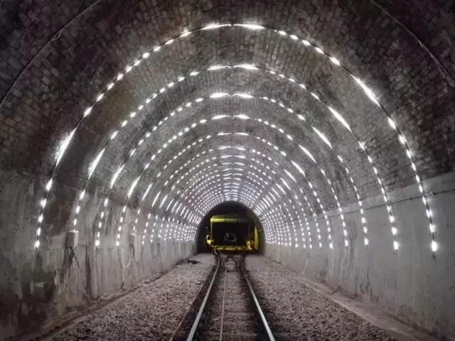 隧道万花筒：光影艺术——带你穿梭时光隧道-隧道工程