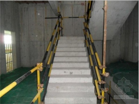 电梯接料平台方案资料下载-[北京]高层框剪结构综合楼工程临时防护方案