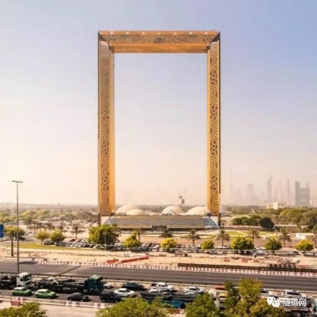迪拜帆船酒店结构分析资料下载-迪拜一幢建筑引发争议，并不仅仅因为它长得像个“画框”