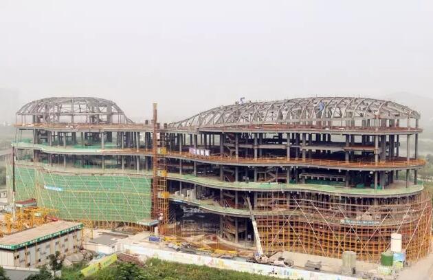动漫博物馆获中国建筑工程钢结构金奖最高分-钢结构主体于今年4月30日顺利结顶.jpg