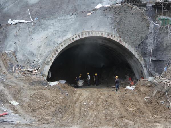 跳仓法混凝土施工工序资料下载-隧道二次衬砌混凝土施工详细解读