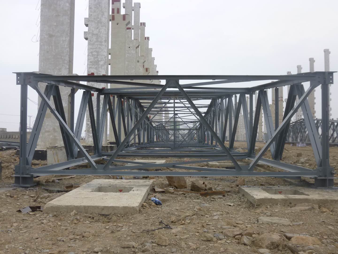 [分享]33m梯形钢屋架双榀整体吊装