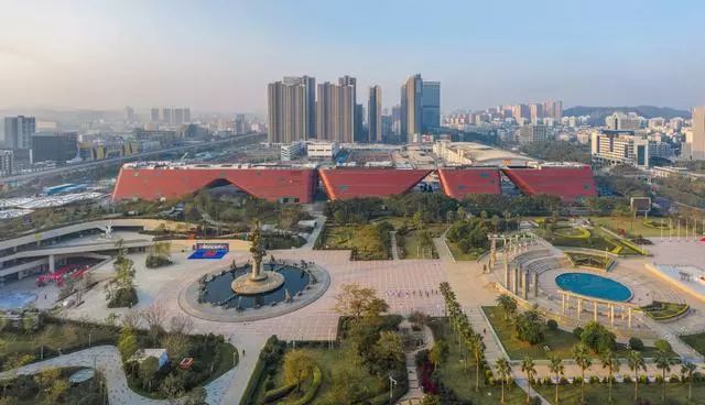 深圳市艺术与规划博物馆资料下载-深圳龙岗文化中心 —— 长达400米的综合体建筑群