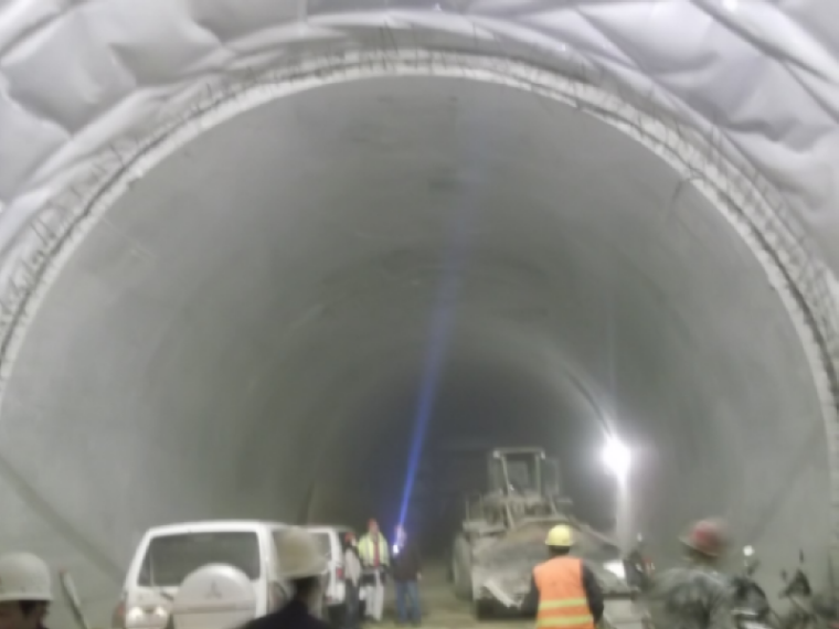 隧道二次衬砌施工视频资料下载-[QC成果]提高隧道混凝土二次衬砌外观质量