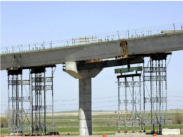 牵引过程施工工艺资料下载-南昌大桥桥梁顶推施工工艺