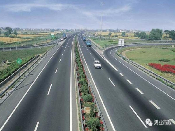 高速公路临时通行便道资料下载-高速公路路线的优化设计
