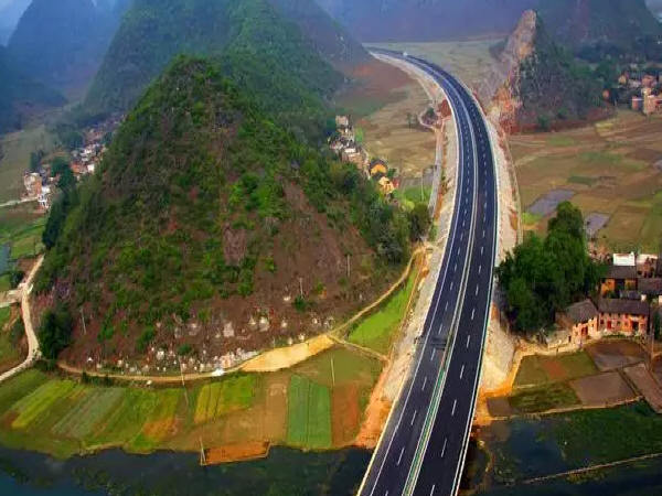 山区高速施工图资料下载-关于山区高速公路线形设计的问题及对策的探讨