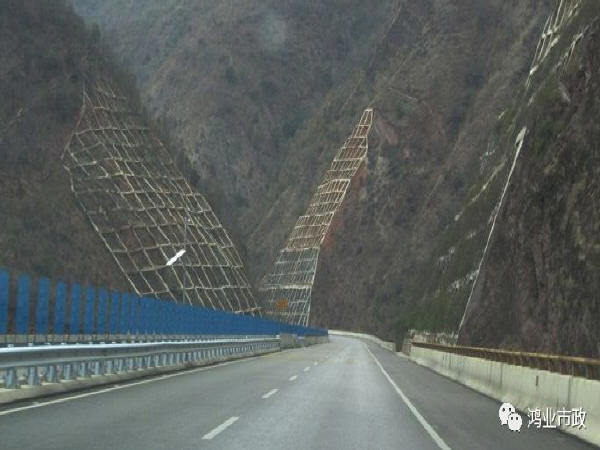 低填浅挖路基方案资料下载-多雨山区高速公路路基排水防护设计