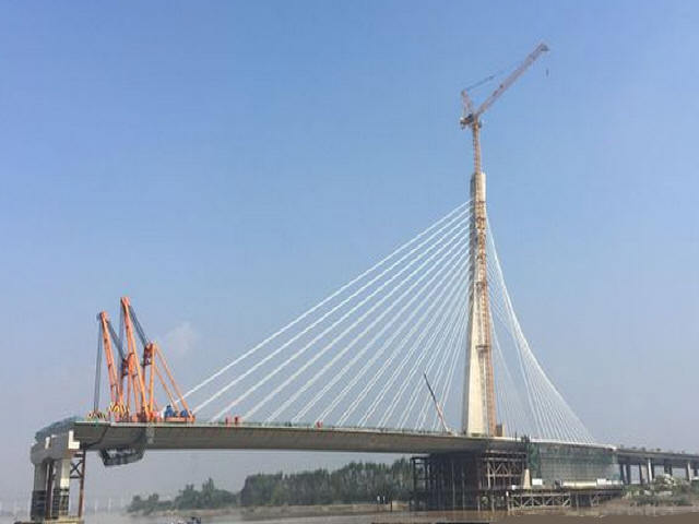 25米钢箱梁吊装施工方案资料下载-世界单幅最宽钢箱梁斜拉桥全部完成吊装