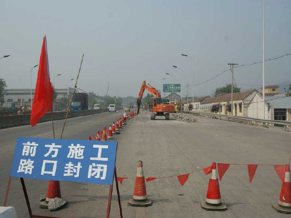 苏州道路景观资料下载-[苏州]新建厂区道路施工应急预案(18页)