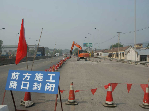 厂区道路CAD图纸资料下载-[苏州]新建厂区道路施工应急预案(18页)