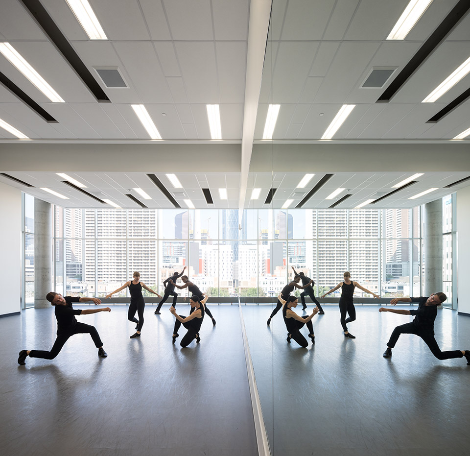 加拿大djd舞蹈工作室