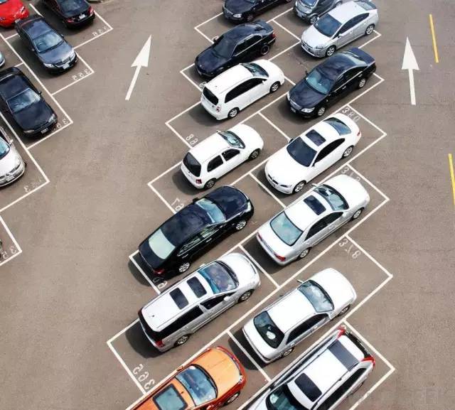 停车场停车位图纸资料下载-小小创意，让停车场成为一道新景观