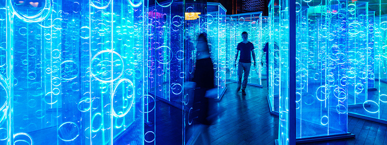 海南鲁能灯光艺术节-brut-deluxe-yuzhou-immersive-light-installation-designboom-011