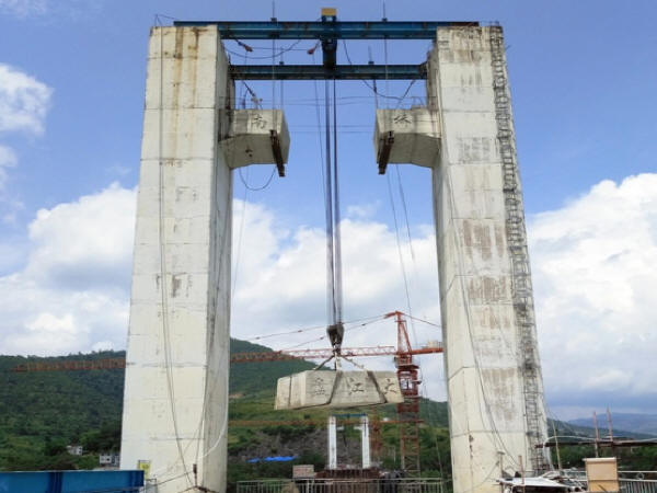 南盘江大桥施工现场.jpg