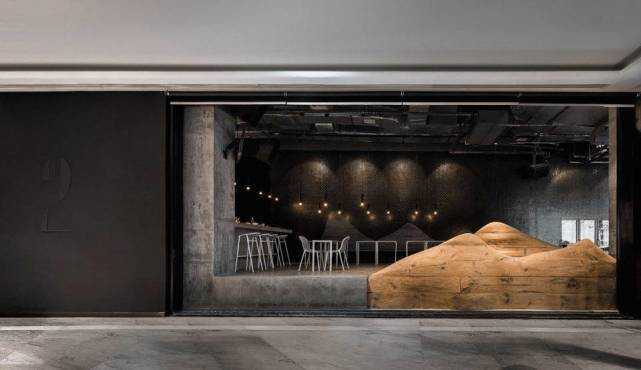集装箱改造的啤酒吧资料下载-反多米诺02号–木山戴璞 DAIPU ARCHITECTS