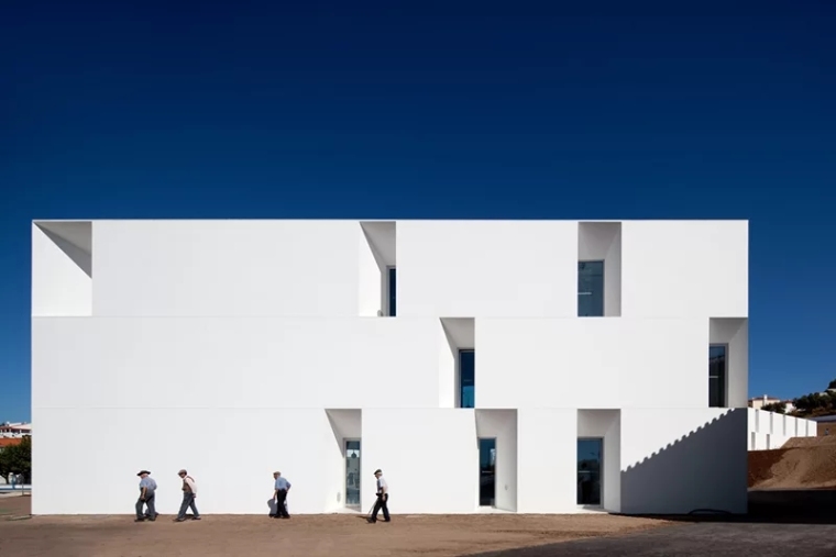 体块减法的视觉之美：葡萄牙住宅社区_2