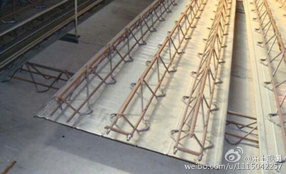 异形桁架施工现场吊装图片资料下载-关于楼承板和钢筋桁架板的选用误区